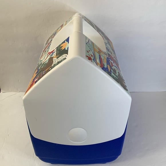 Igloo 16 Qt Canada Quebec City Graphic Playmate Elite Cooler NWT - Picture 4 of 10